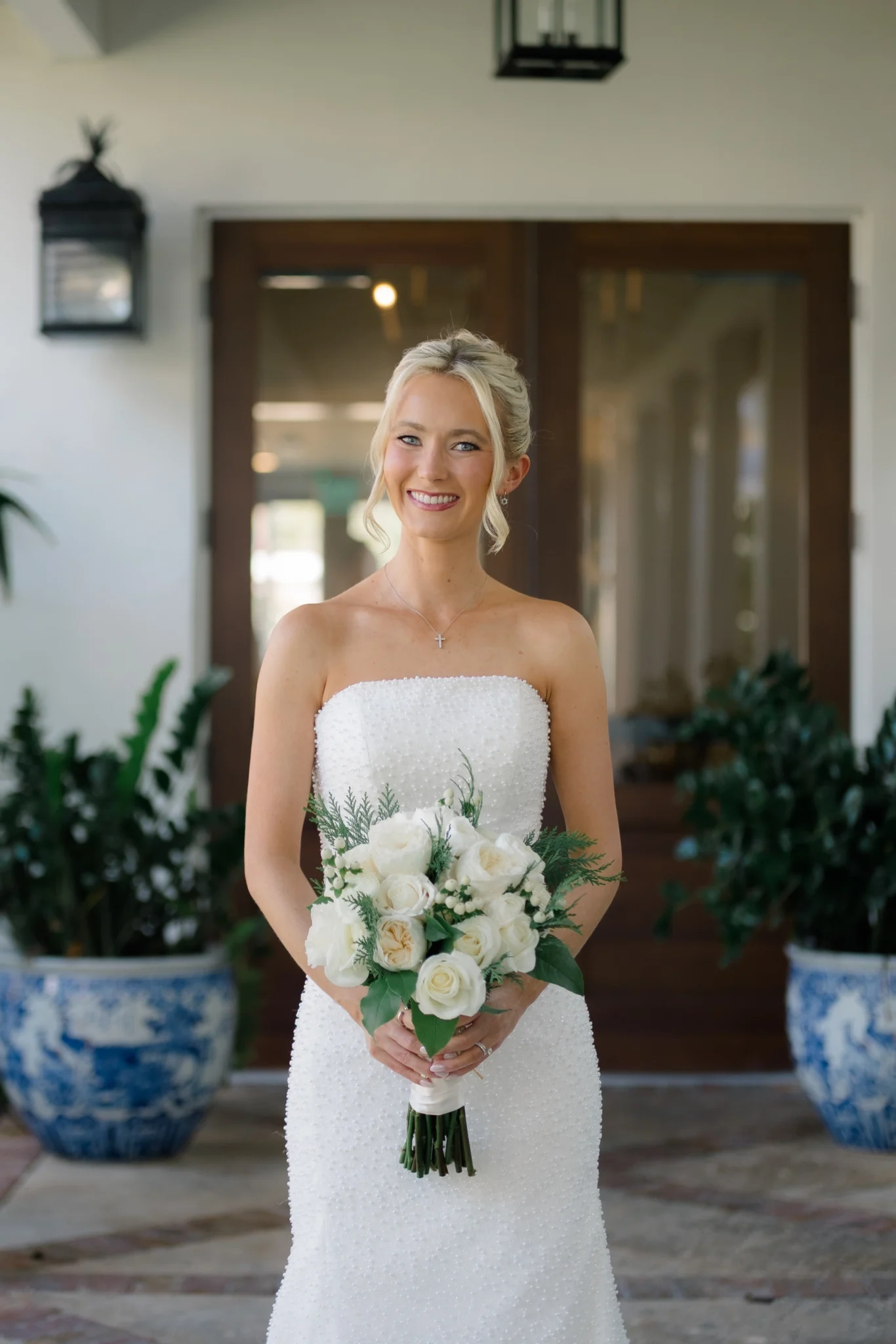 bride wearing natural makeup for weddings with defined eyes at Pelican Club Jupiter