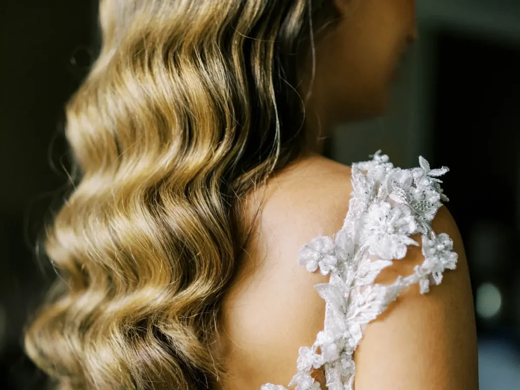 Bride wearing Hollywood waves at a South Florida wedding